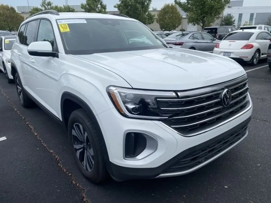 2024 Volkswagen Atlas SE photo 1