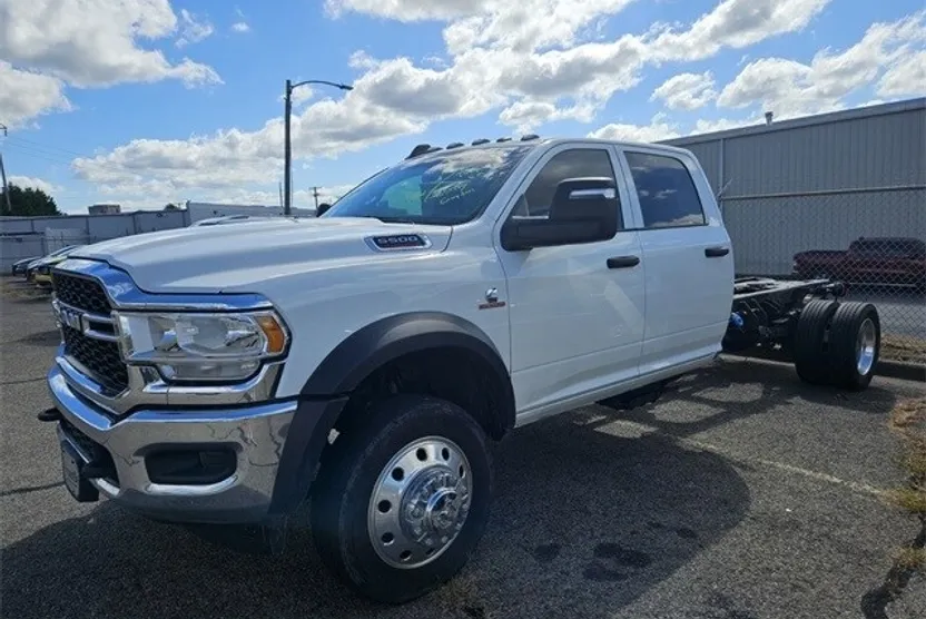2024 Ram 5500 photo 1