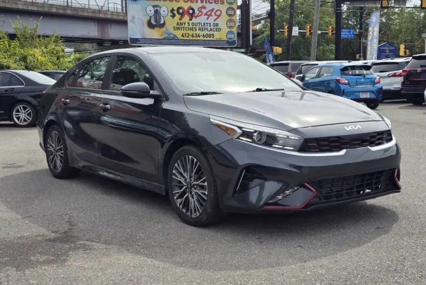 2022 Kia Forte GT-Line photo 1