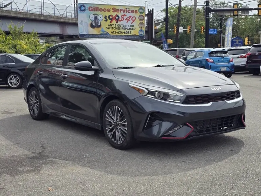 2022 Kia Forte GT-Line photo 1
