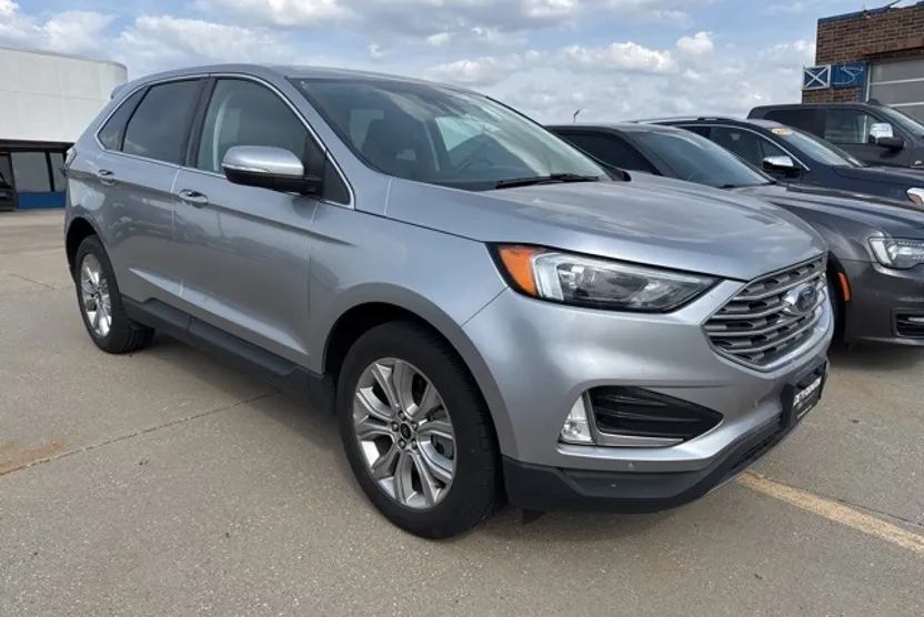 2023 Ford Edge Titanium photo 1
