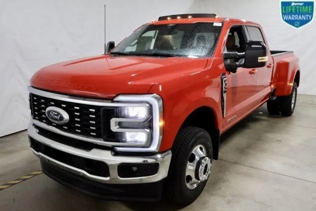 2025 Ford F-350 Lariat photo 1