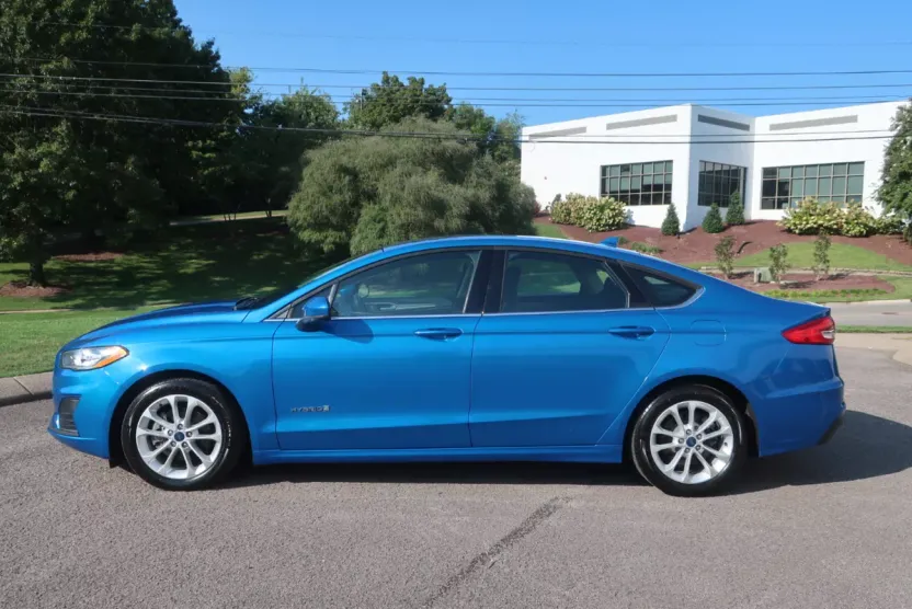 2019 Ford Fusion Hybrid SE photo 1