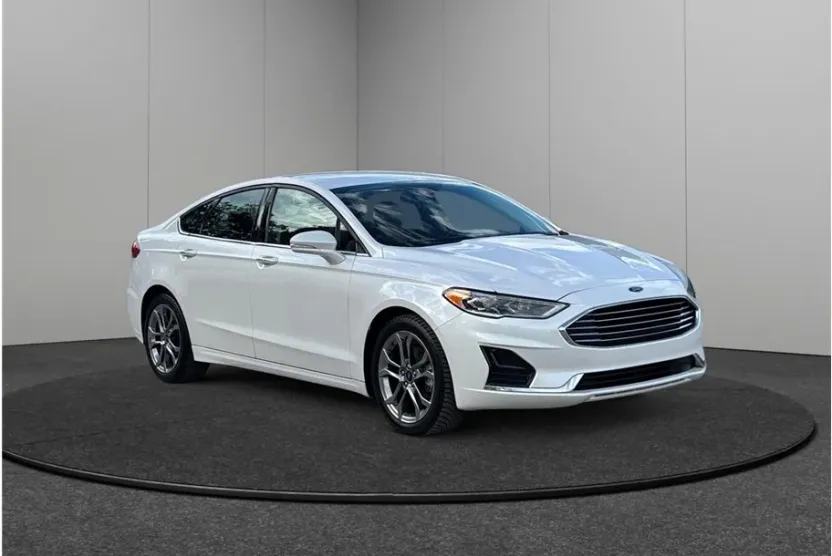 2020 Ford Fusion SEL photo 1
