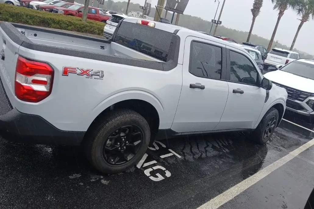 2025 Ford Maverick XLT photo 1