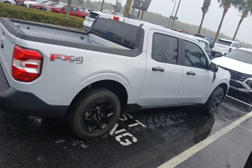 2025 Ford Maverick XLT photo 1