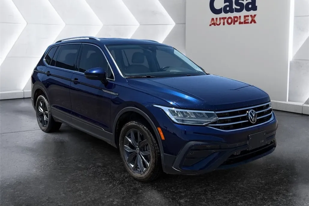 2023 Volkswagen Tiguan SE photo 1
