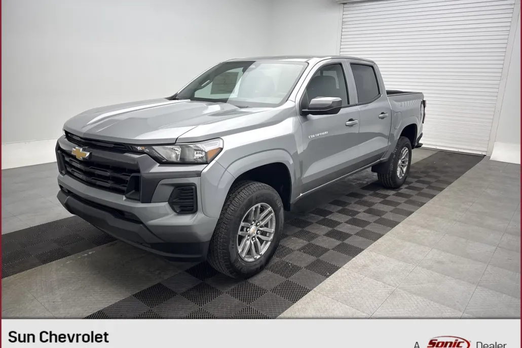 2025 Chevrolet Colorado Work Truck LT photo 1