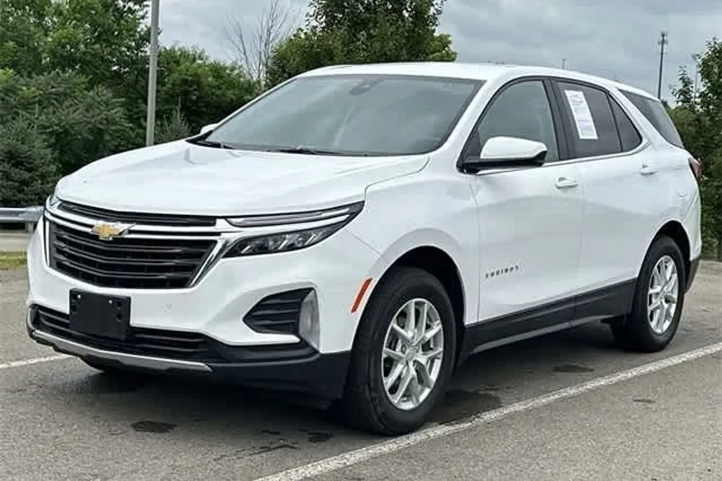 2022 Chevrolet Equinox LT photo 1
