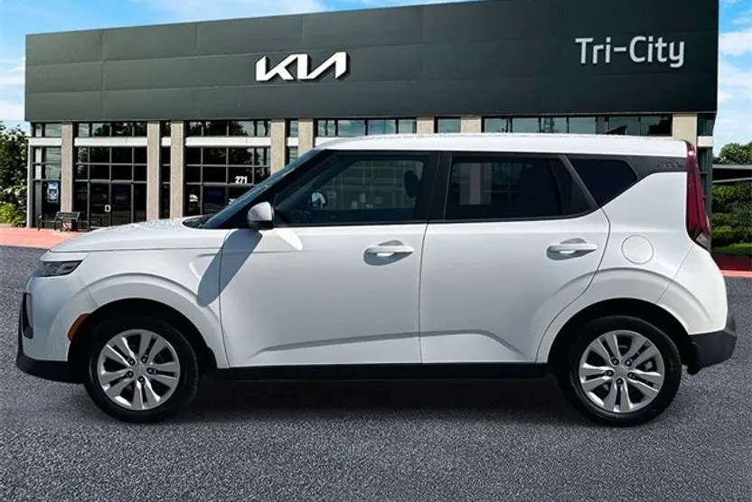 2022 Kia Soul LX photo 1