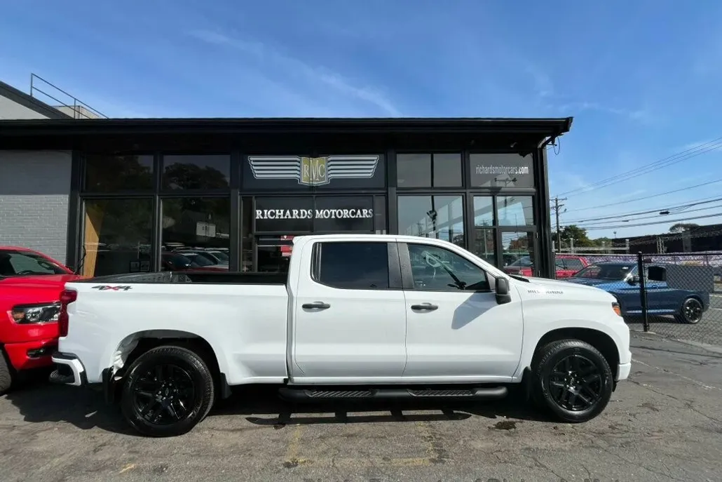 2023 Chevrolet Silverado 1500 Custom photo 1
