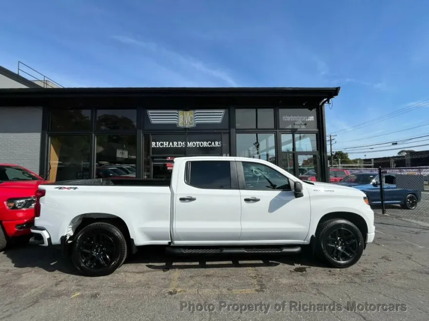 2023 Chevrolet Silverado 1500 Custom photo 1