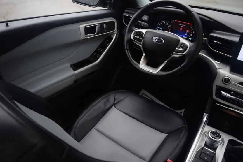 2022 Ford Explorer XLT photo 1