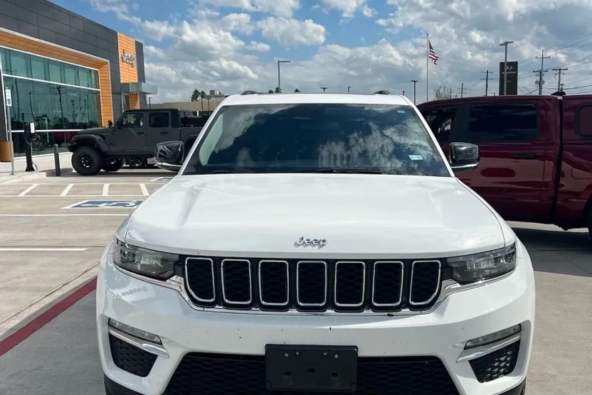 2023 Jeep Grand Cherokee Limited photo 1