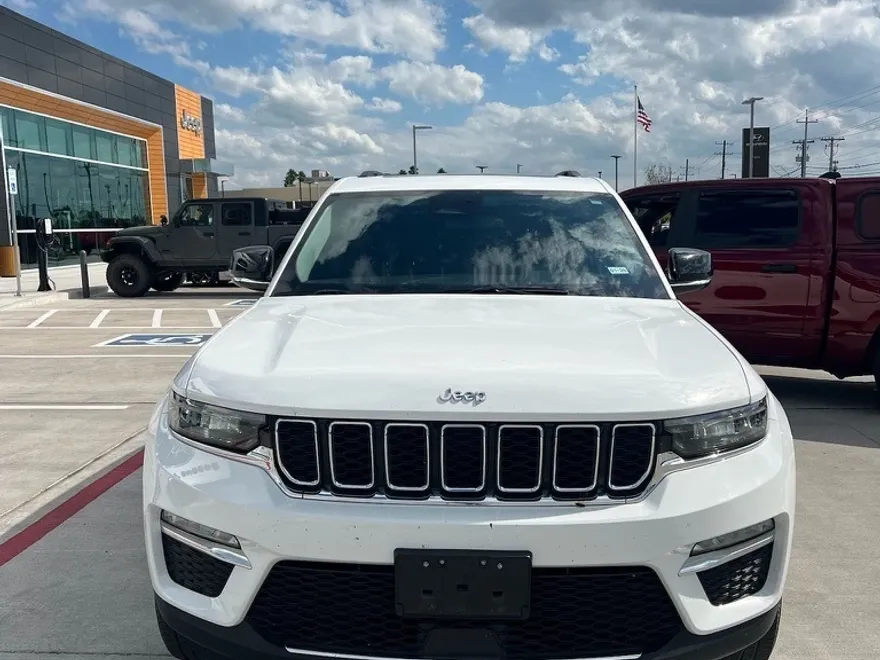 2023 Jeep Grand Cherokee Limited photo 1