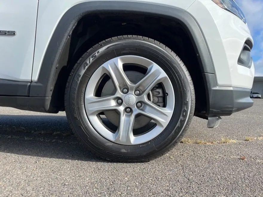 2023 Jeep Compass Latitude photo 1