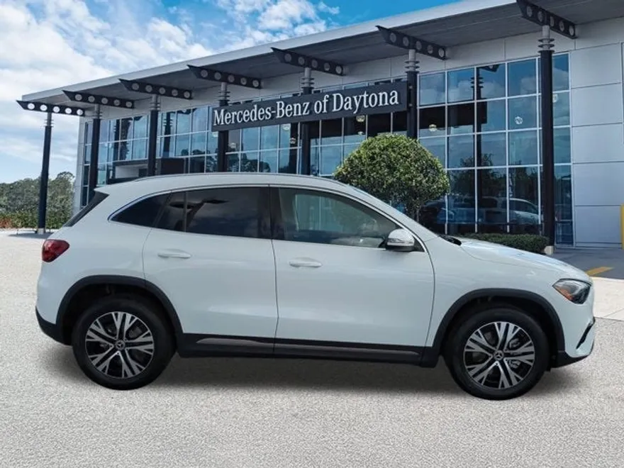 2026 Mercedes Benz GLA 250 photo 1