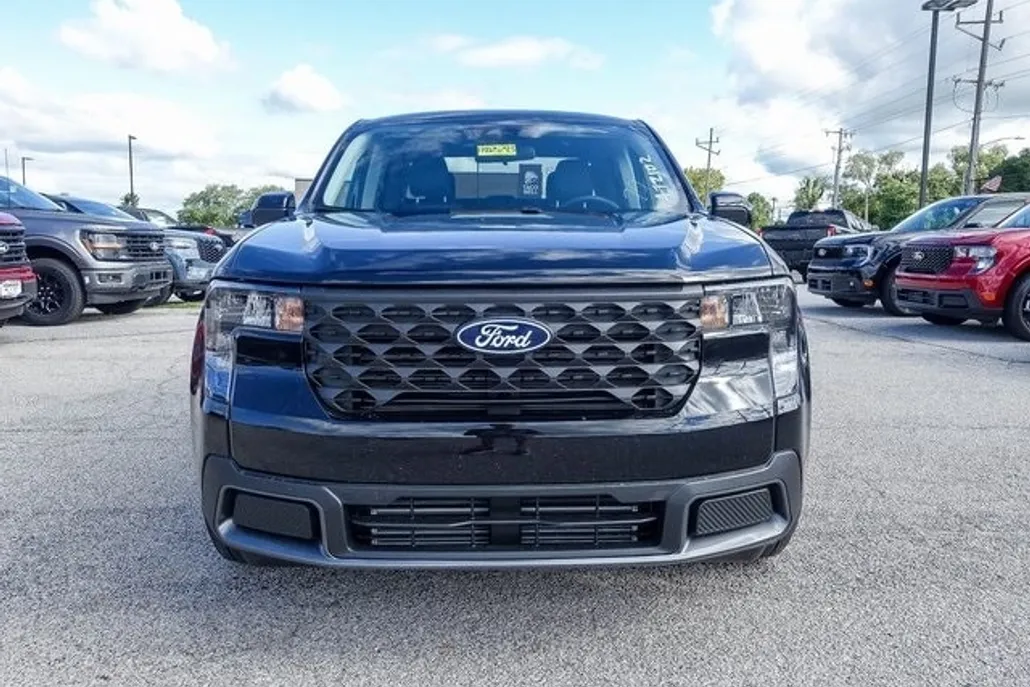 2025 Ford Maverick XLT photo 1
