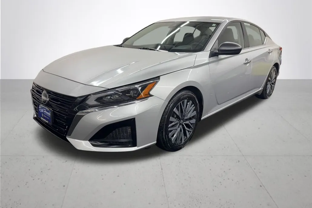 2024 Nissan Altima 2.5 SV photo 1