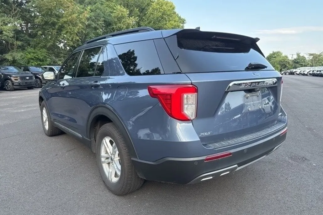 2021 Ford Explorer XLT photo 1