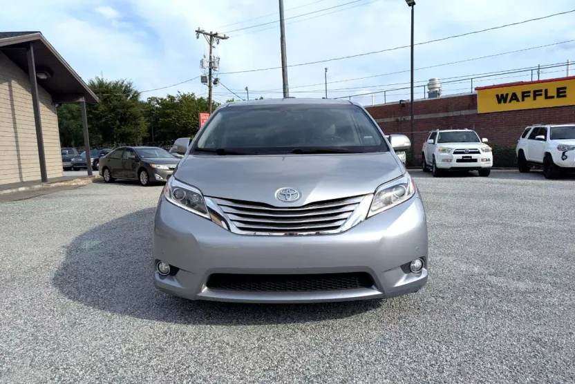 2015 Toyota Sienna Limited photo 1