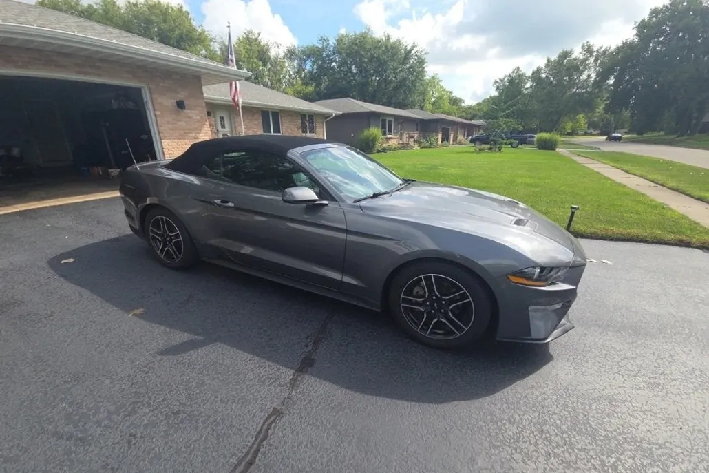 2021 Ford Mustang EcoBoost Premium photo 1