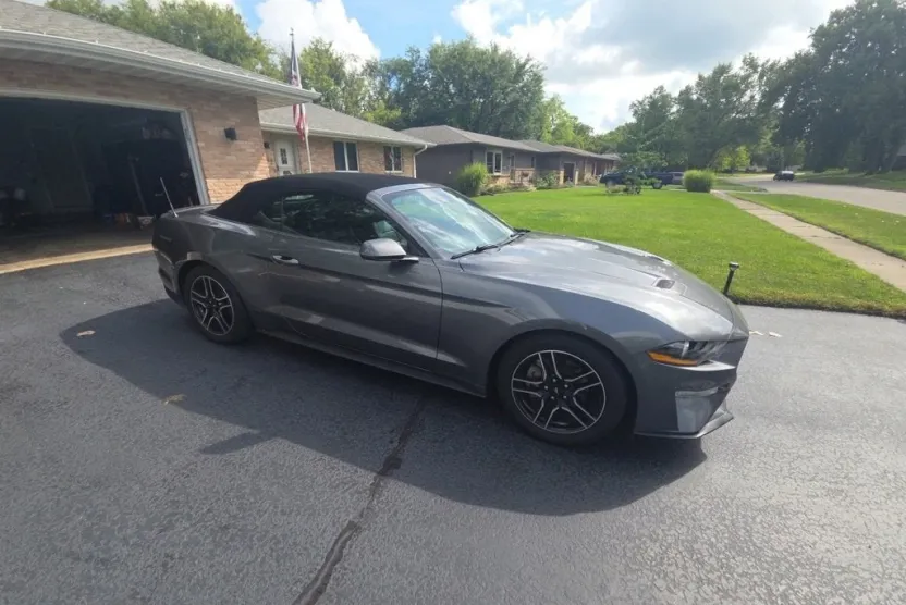 2021 Ford Mustang EcoBoost Premium photo 1