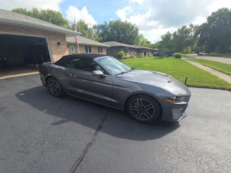 2021 Ford Mustang EcoBoost Premium photo 1
