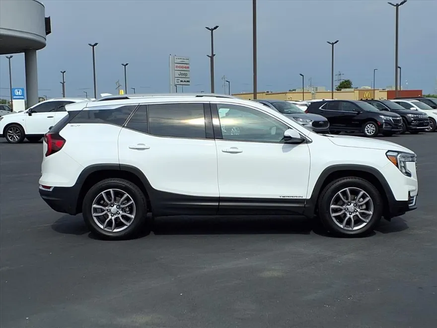2024 Gmc Terrain SLT photo 1