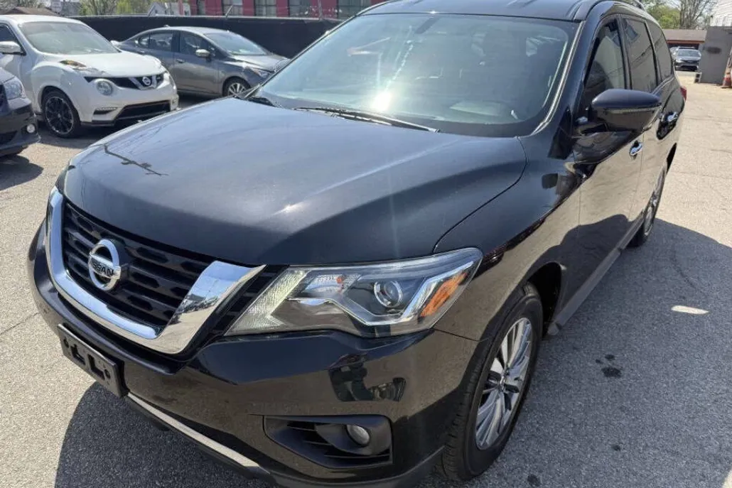 2019 Nissan Pathfinder SL photo 1