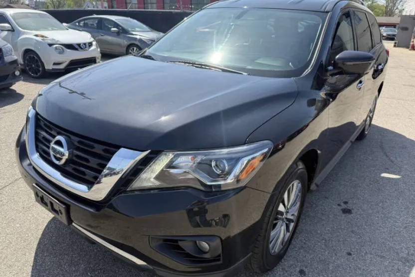2019 Nissan Pathfinder SL photo 1