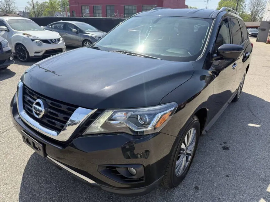 2019 Nissan Pathfinder SL photo 1