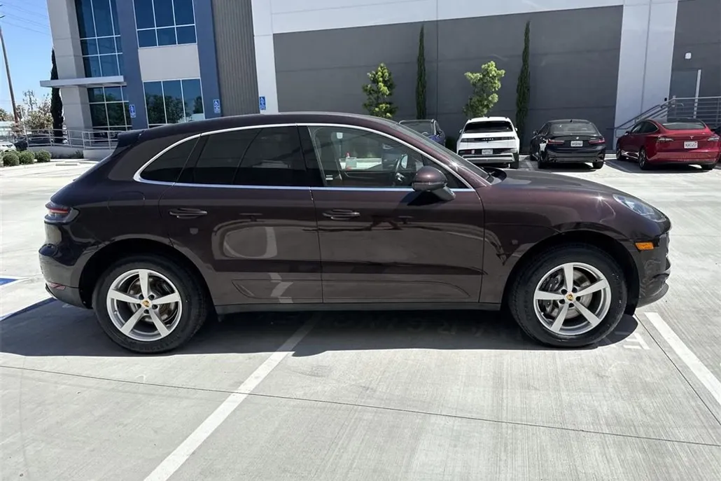 2021 Porsche Macan Base photo 1