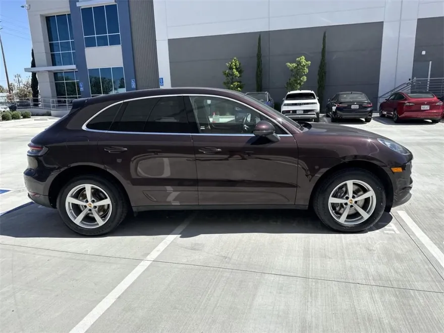 2021 Porsche Macan Base photo 1