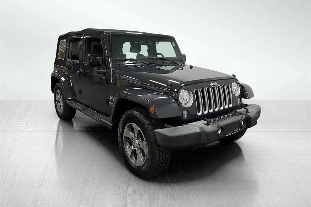 2017 Jeep Wrangler Unlimited Sahara photo 1