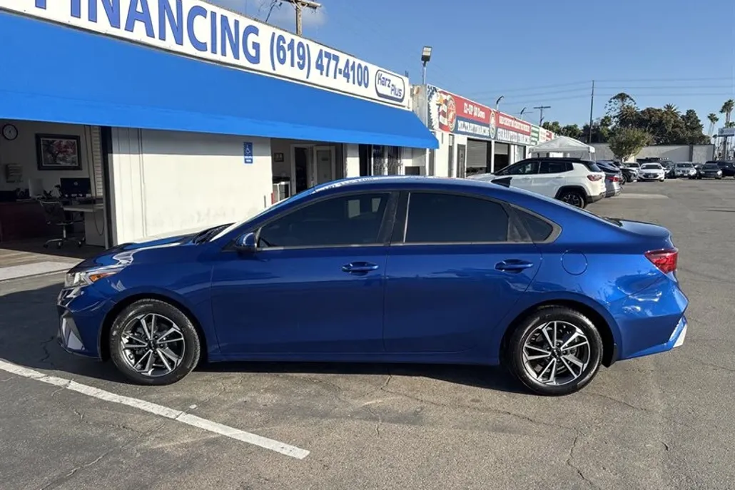 2022 Kia Forte FE LXS photo 1