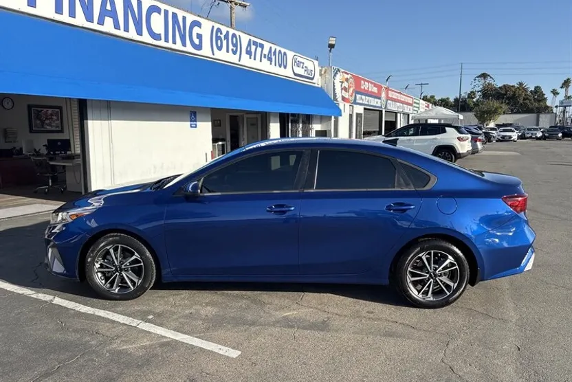 2022 Kia Forte FE LXS photo 1