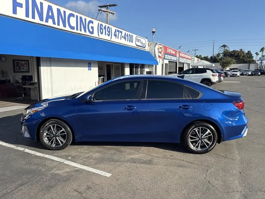 2022 Kia Forte FE LXS photo 1