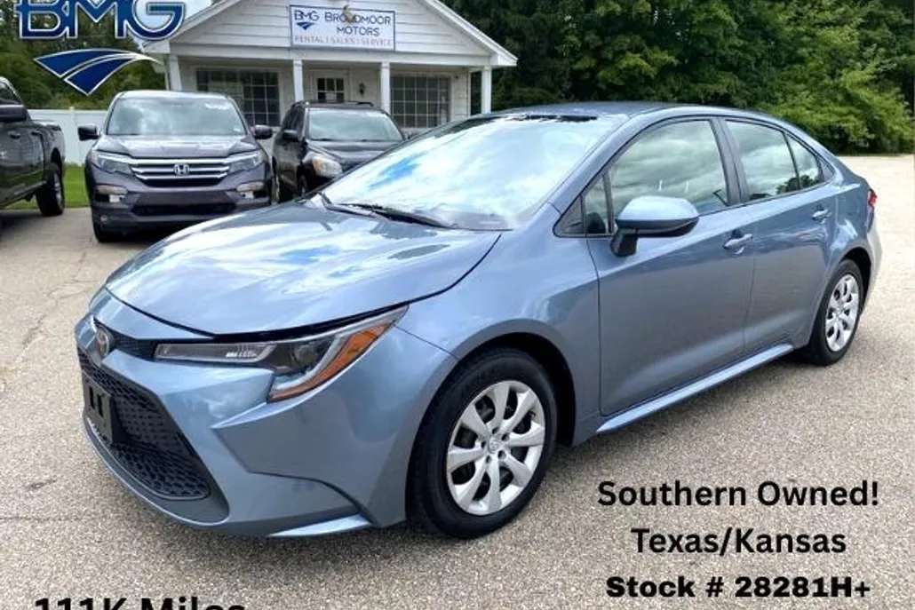 2021 Toyota Corolla LE photo 1