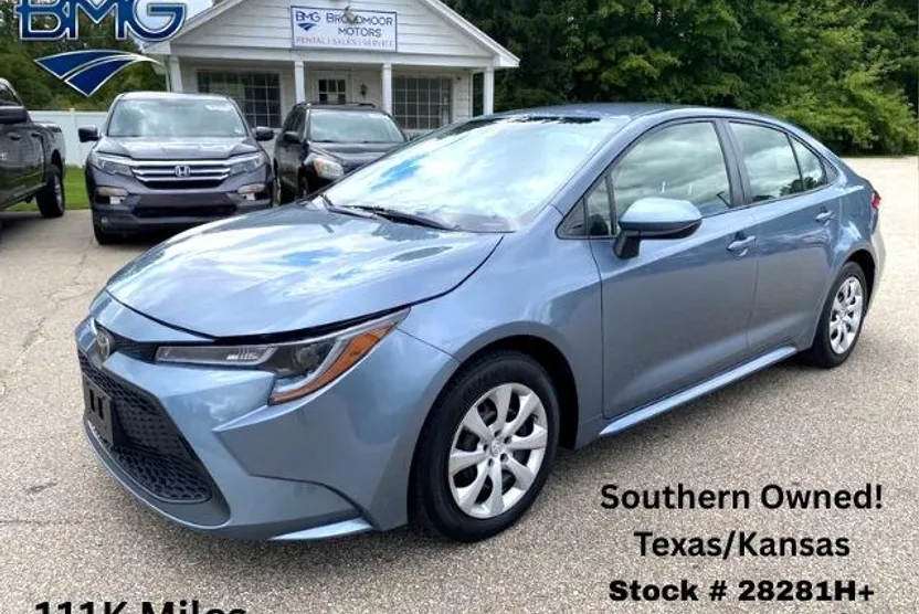 2021 Toyota Corolla LE photo 1