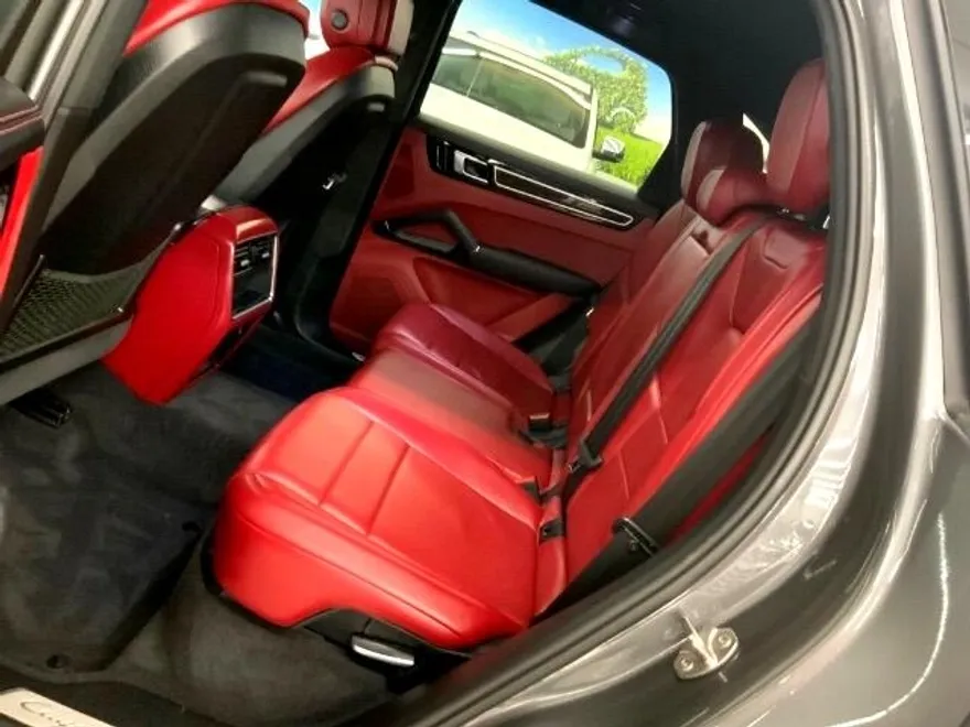 2019 Porsche Cayenne photo 12