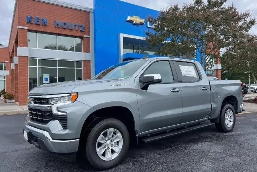 2025 Chevrolet Silverado 1500 LT photo 1
