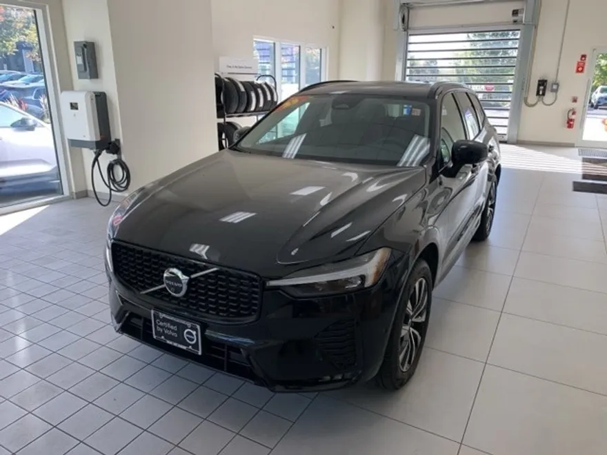 2025 Volvo XC60 B5 Plus photo 1