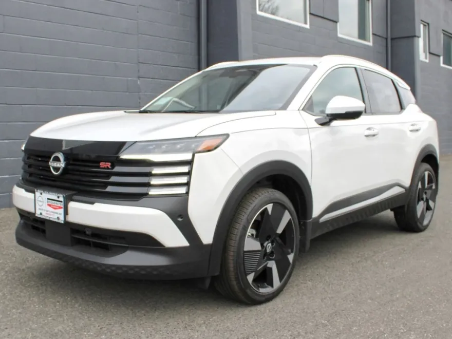 2025 Nissan Kicks SR photo 1