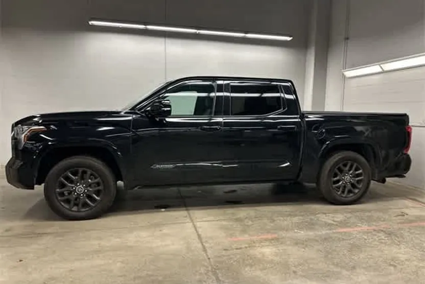 2022 Toyota Tundra Platinum photo 1