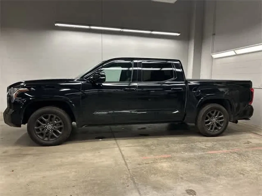 2022 Toyota Tundra Platinum photo 1