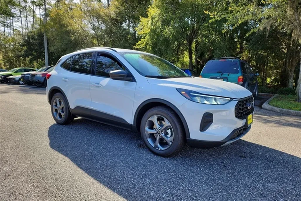2025 Ford Escape ST-Line photo 1