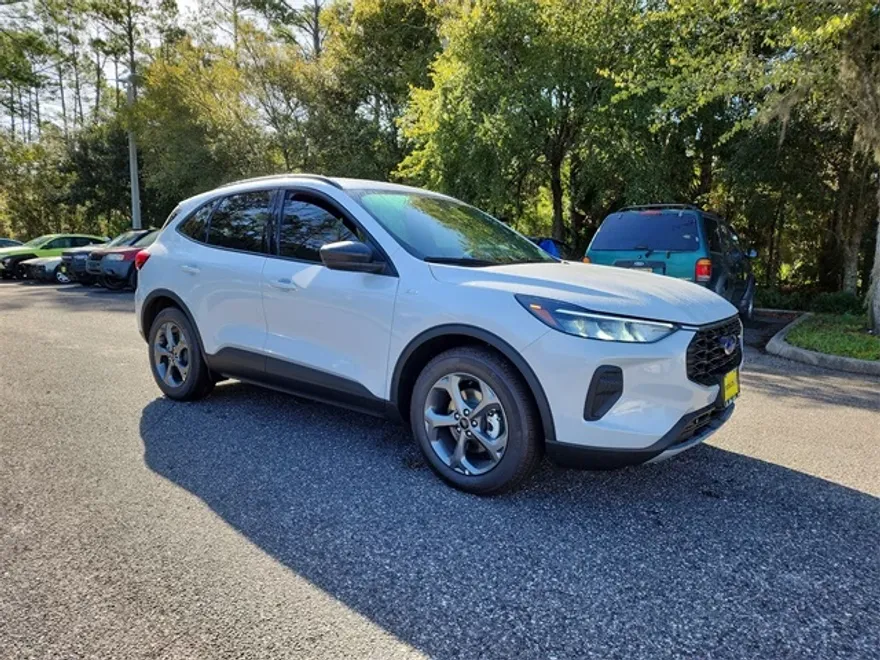 2025 Ford Escape ST-Line photo 1