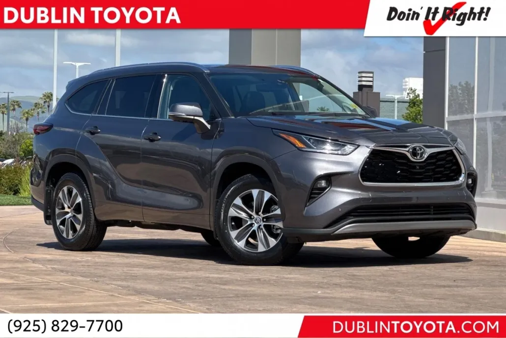 2024 Toyota Highlander Platinum photo 1