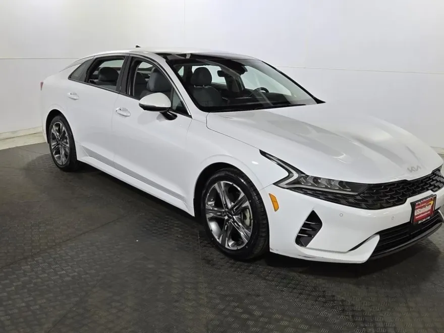 2022 Kia K5 EX photo 1